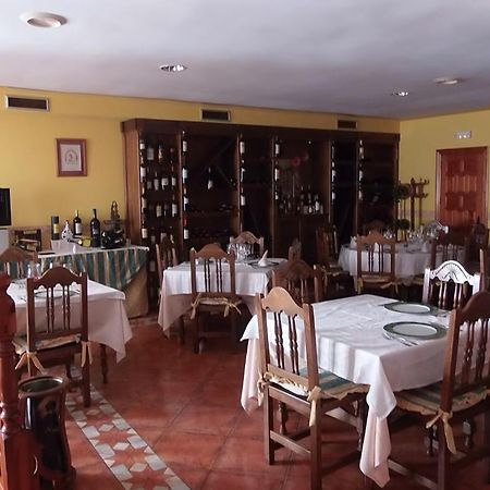 Hostal-Restaurante San Antolin 토르데실라 외부 사진