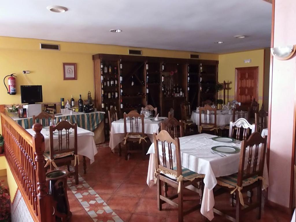 Hostal-Restaurante San Antolin 토르데실라 외부 사진