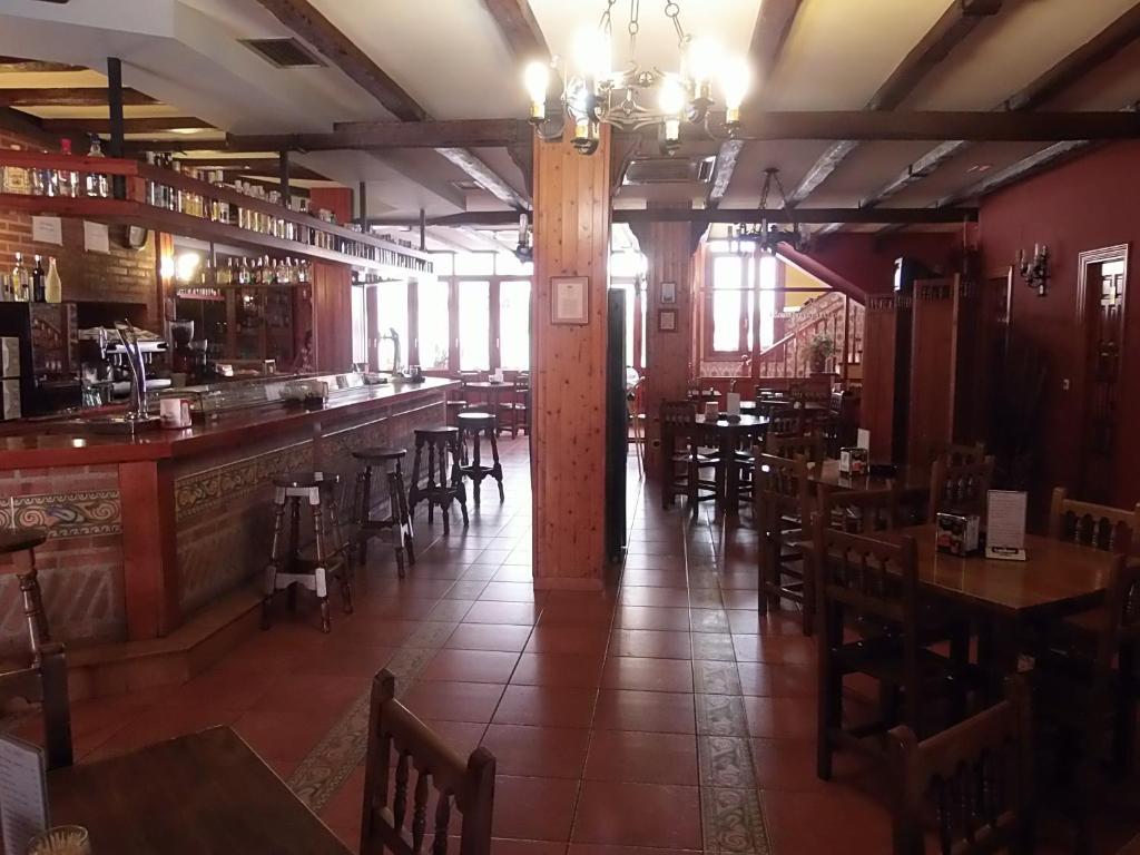Hostal-Restaurante San Antolin 토르데실라 외부 사진